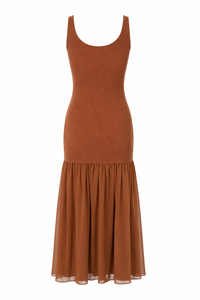 Robe A.L.C. Micky en combo soie et jersey côtelé noisette Light Chestnut, buste structurant en viscose-élasthanne, jupe en soie sauvage semi-transparente, découpes latérales, encolure dégagée, robe longue mi-saison_Vue de dos