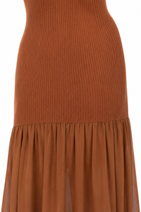 Robe A.L.C. Micky en combo soie et jersey côtelé noisette Light Chestnut, buste structurant en viscose-élasthanne, jupe en soie sauvage semi-transparente, découpes latérales, encolure dégagée, robe longue mi-saison_Vue détail