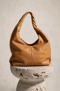 Sac Shiloh en cuir vegan caramel, A.L.C. — vue édito de face