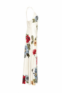 Robe maxi Alice + Olivia Julietta en viscose ivoire à imprimé botanique floral, grandes roses cramoisies et pivoines bleu cendré, coupe slip dress décolleté V et bretelles spaghetti réglables_vue de côté