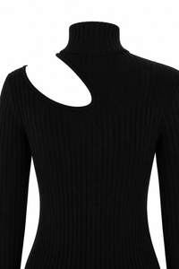 Robe Victoria Anine Bing en maille côtelée noire, coupe midi bodycon, col montant asymétrique d'un côté et épaule découverte de l'autre, manches longues, taille L _ vu détail tissu