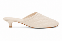 Mules Burberry matelassées en peau d'agneau blanche luxueuse, logo iconique brodé, doublure en peau de mouton, petit talon chaton 2,5 pouces, bout arrondi, semelle cuir, fabrication italienne, design confort raffiné - vue principale1