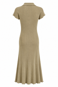 Détail col polo et étiquette Burberry Made in Italy taille XS — col croisé ouvert en V, surpiqûre bleu roi sur le bord de l'encolure