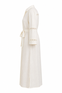 Robe chemise maxi Caroline Constas en mélange lin-viscose ivoire brodé, manches bouffantes, ceinture ajustable_vue de côté