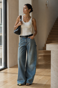 Jean Hammer Courrèges bleu vue de côté — silhouette ample ultra-large, taille basse sur la hanche, style VESDPA253DE0041_portés