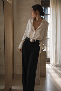 ISABEL-MARANT-LEONIE-SMOOTH-LEATHER-BELT-BLACK-SILVER-OVAL-BUCKLE_EDITORIALE