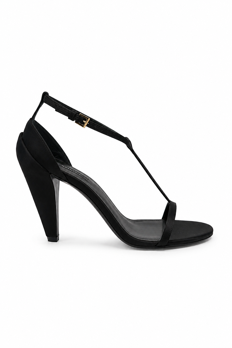 Sandale Givenchy Naked en satin noir, bride fine croisée sur le coup de pied, bride de cheville fermée par une boucle à ardillon, talon entièrement gainé de satin de 9 cm_vue principale