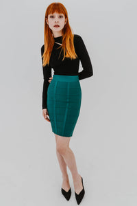 Jupe crayon bandage vert émeraude Hervé Léger, taille haute, coupe moulante iconique, style glamour - vue de face