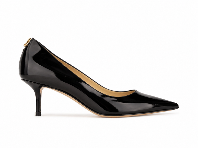 Escarpins Jimmy Choo Love 65 en cuir verni noir avec bout pointu effilé, talon stiletto 65mm, semelle cuir poli et logo métallique au talon, maroquinerie italienne_Vue ECOMM