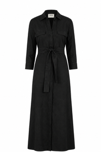 Robe-chemise L'Agence Cameron longue en mélange lin-viscose noir avec boutonnage frontal, poches à rabat, ceinture ton sur ton amovible et manches trois-quarts, style californien_Vue de face