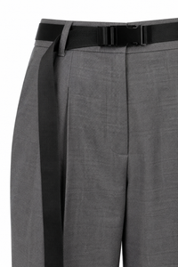 Pantalon Max Mara Juanita en laine mélangée gris anthracite avec taille haute, pinces frontales, coupe droite allongée et ceinture amovible coordonnée, tailoring italien-détail ceinture