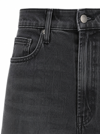 Jean Mother Dagger Flood en denim stretch gris minéral, coupe droite ajustée avec ourlet asymétrique architectural, fabriqué à Los Angeles_détail tissu