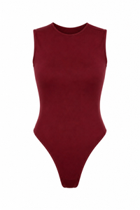 Body ajusté Mugler en jersey de nylon recyclé couleur Merlot bordeaux, avec logo Mugler embossé sur l'épaule, coupe seconde peau ultra-extensible, fabriqué au Portugal_Vue de face