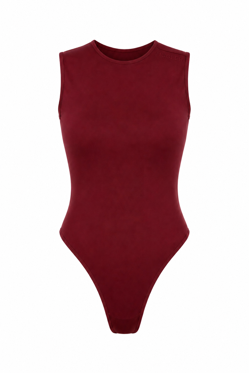 Body ajusté Mugler en jersey de nylon recyclé couleur Merlot bordeaux, avec logo Mugler embossé sur l'épaule, coupe seconde peau ultra-extensible, fabriqué au Portugal_Vue de face