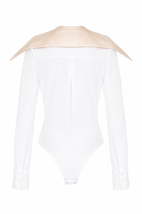 Body Mugler blanc en jersey stretch avec col pointé satiné contrastant, fermeture éclair arrière, coupe sculptante ajustée, design architectural Casey Cadwallader_Vue de dos
