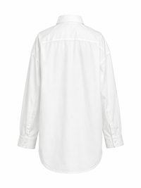 Vue en 3/4 de la chemise Mugler blanche oversized — logo métallique Mugler brodé visible, boutonnage classique du col au bas_vue de dos