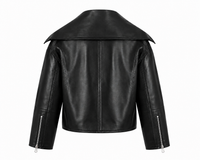 Veste Nanushka Ado courte en similicuir noir régénéré avec finition mate, silhouette écourté et fermeture éclair asymétrique, design minimaliste hongrois - vue de dos