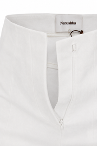 Pantalon large Nanushka Erinna blanc cassé, taille haute, jambe évasée fluide en viscose, coupe tailleur_détail
