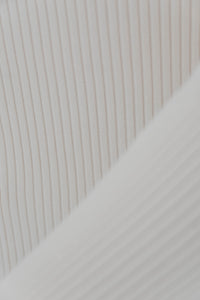 Pinko robe en tricot côtelé et à découpe crème -  détail tissu