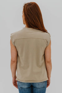 Top muscle Rag & Bone en khaki avec détails mix media, style débardeur sans manches côtelé, coupe ajustée moderne, finition texturée - vu de dos