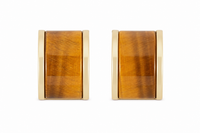 Boucles d'oreilles clous Ronny Kobo Bengali en laiton plaqué or 14k avec pierres rectangulaires d'œil de tigre semi-précieuses, tons miellés chatoyants, fermeture à tige sécurisée, design minimaliste élégant - ecomm fond blanc