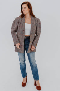 Blazer Sandro Mina en mélange de laine motif pied-de-poule crème et bordeaux, silhouette oversize, épaulettes structurées, revers en pointe, doublure complète, simple boutonnage, manches à boutons, coupe ajustée taille - vue de face