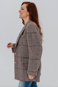 Blazer Sandro Mina en mélange de laine motif pied-de-poule crème et bordeaux, silhouette oversize, épaulettes structurées, revers en pointe, doublure complète, simple boutonnage, manches à boutons, coupe ajustée taille. - Vue latérale