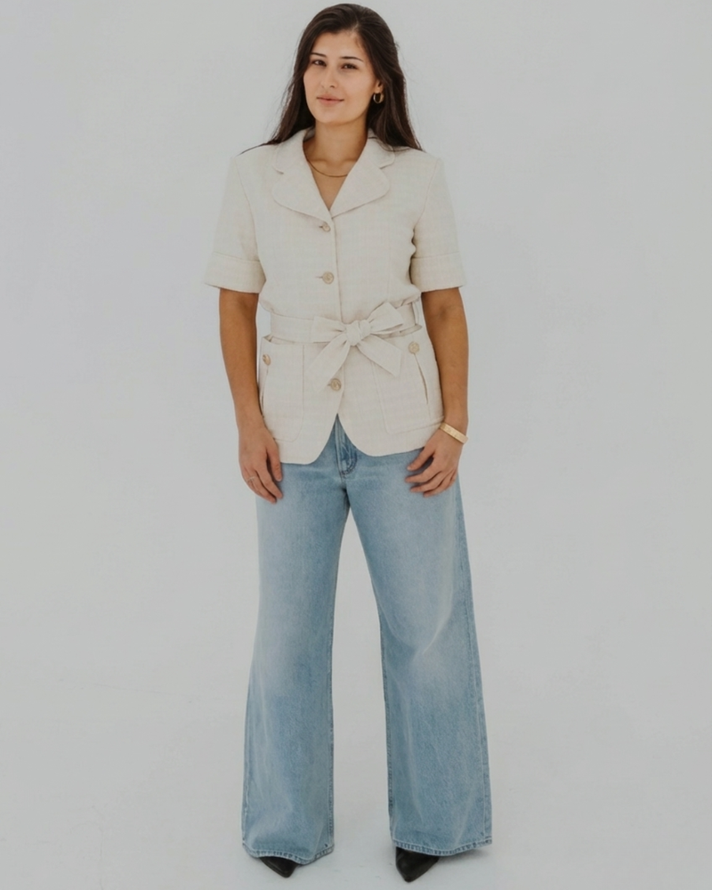 Blazer sandro truman en tweed écru avec ceinture - vue de face