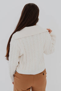 Sweater Lourdes manches longues par Simkhai en tricot blanc ivoire, coupe élégante, maille texturée premium - vue de dos