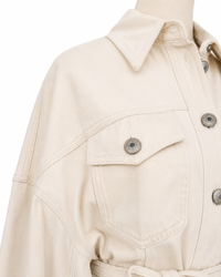 Détail du boutonnage de la veste Sportmax Biblios — boutonnières cousues fermées sous la ceinture, ouverture intentionnelle en bas par design_détail boutons avant
