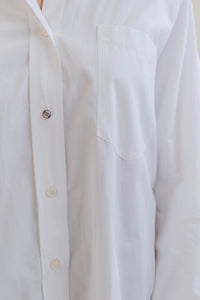 Chemise Stella McCartney blanche en poplin oversize avec boutonnage frontal, manches longues, coupe ample et décontractée, style minimaliste contemporain - bouton