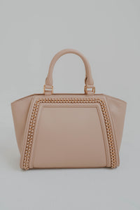 Sac Love Moschino 2-en-1 en faux cuir nude avec chaînes dorées, silhouette structurée polyvalente épaule et main
vue arrière