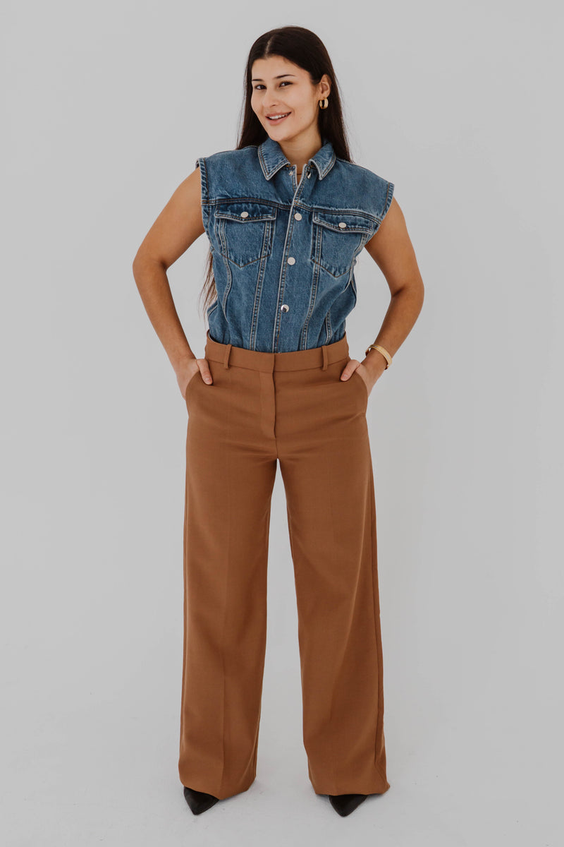 Pantalon droit en laine Stella McCartney couleur brun tabac, coupe élégante jambe droite, taille haute - vue de face