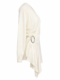 Robe Hurley The Attico ivoire vue de dos — drapé cache-cœur et ourlet asymétrique, laine 100% douce ivoire_Vue du côté droit