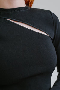 Haut en tricot viscose noir Victoria Beckham avec découpes cut-out, coupe ajustée élégante, style luxe minimaliste - détail 