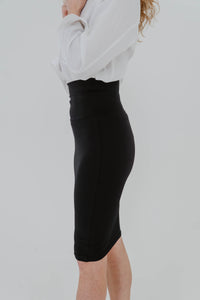 Jupe crayon noire Ottoman par Wolford, tricot côtelé texturé, taille haute, coupe ajustée élégante vue rapprochée