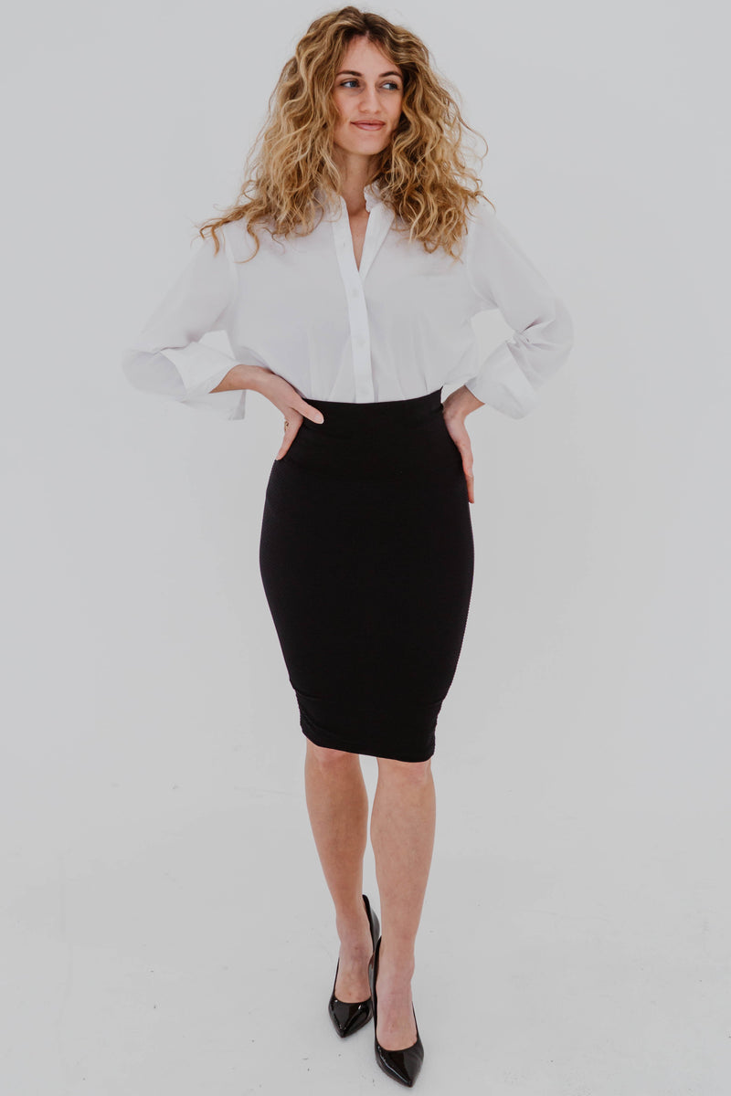 Jupe crayon noire Ottoman par Wolford, tricot côtelé texturé, taille haute, coupe ajustée élégante vue de face