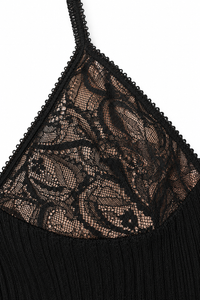 Robe maxi Ronny Kobo Pascale noire avec bustier dentelle, encolure V et tricot côtelé extensible bodycon vue détail tissu